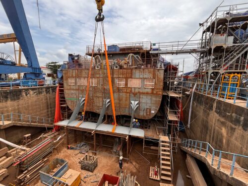 Hull Vane foil fin being lifted onto Scillonian 4