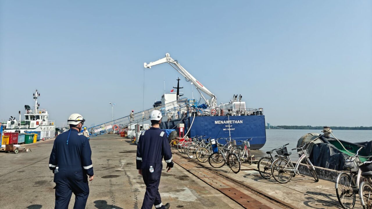 Menawethan at the yard